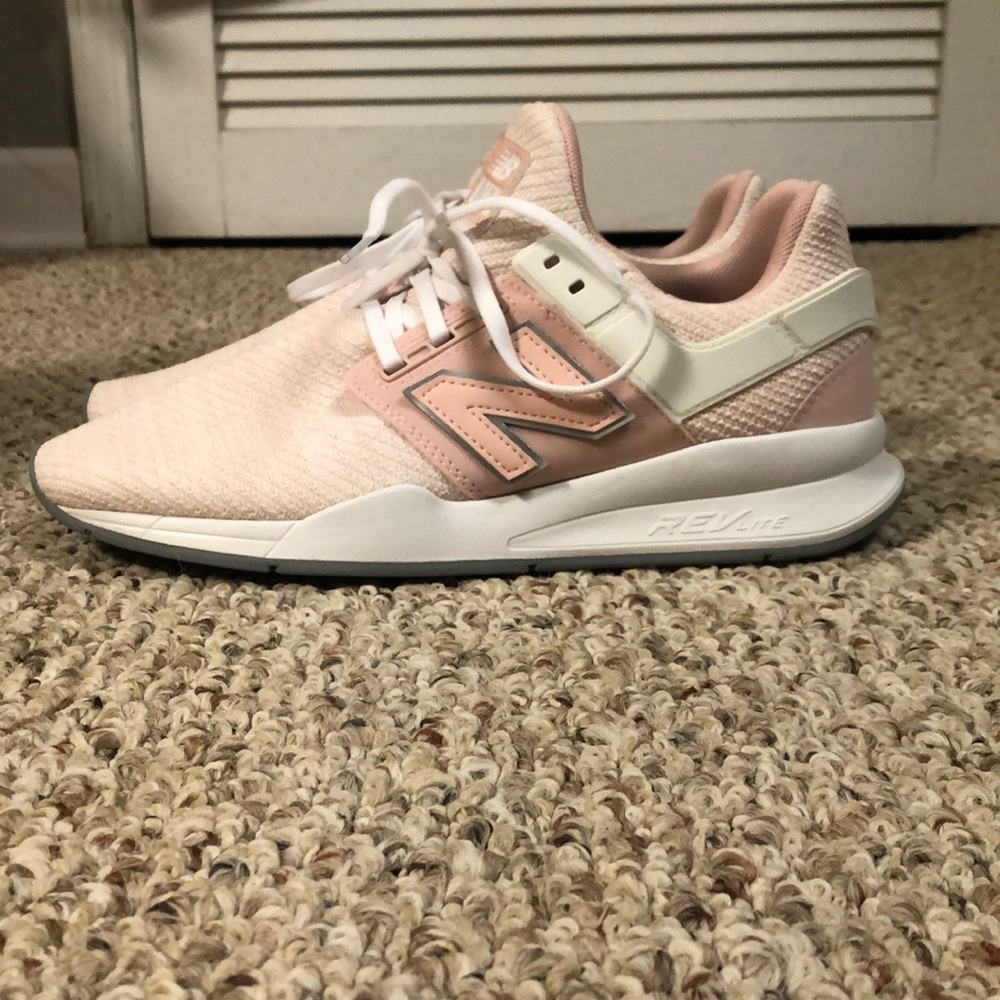 New Balance 247v2 Casual Shoes / Oyster Pink / White